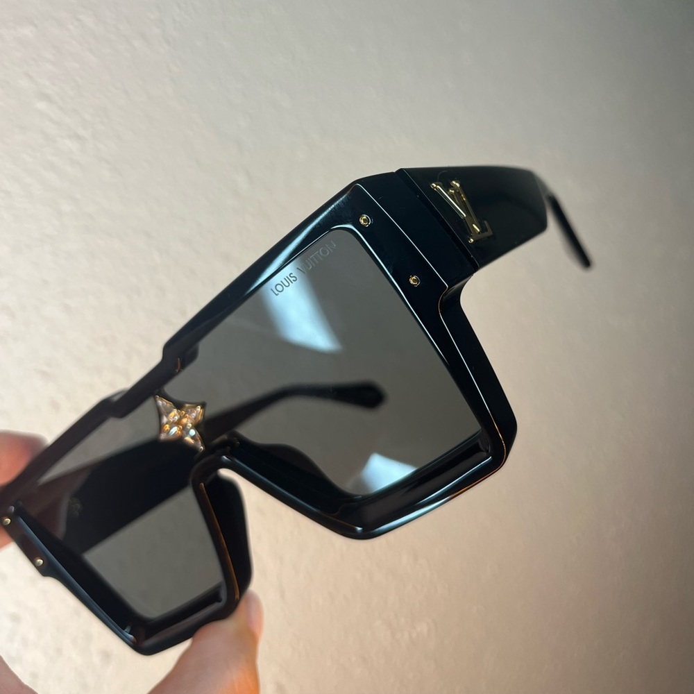 Louis Vuitton Cyclone sunglasses